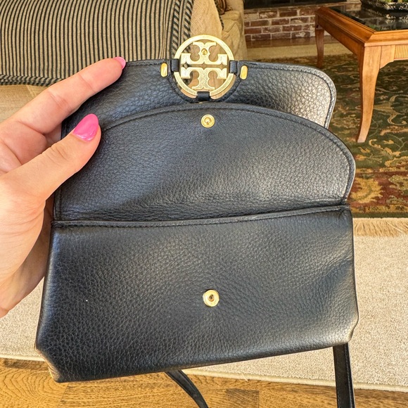Tory Burch Black Leather Crossbody with Gold Hardware 🖤
